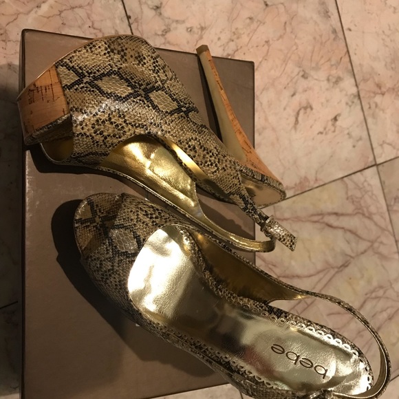Bebe 👠! Stunning Bebe Ladies 🐍 print heels! - Picture 3 of 3